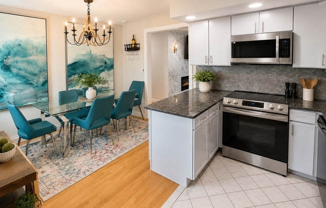 17 Hammond Pond Pkwy Apt 3