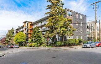 700 E Mercer