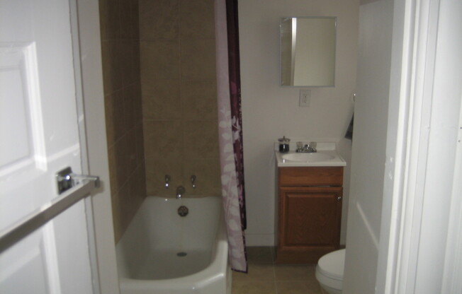 3rd Floor Apartment in Historic Building-York City SD!