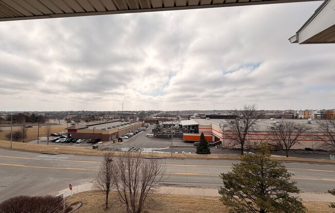 2 beds, 1 bath, 1,131 sqft, $1,252, Unit 01-302