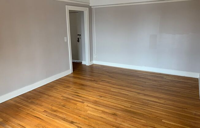 2 beds, 1 bath, 728 sqft, $1,425, Unit 4G