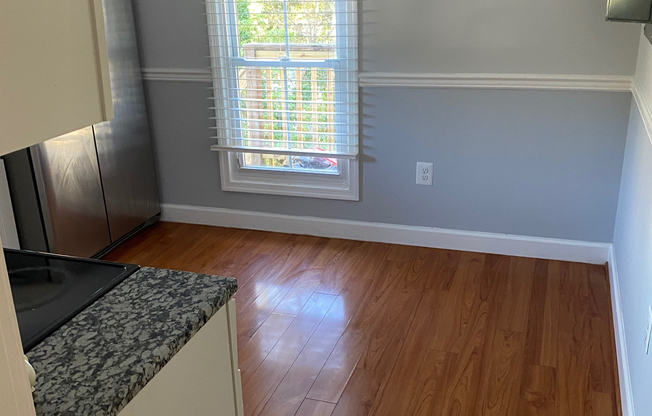 438 Main st 2nd floor