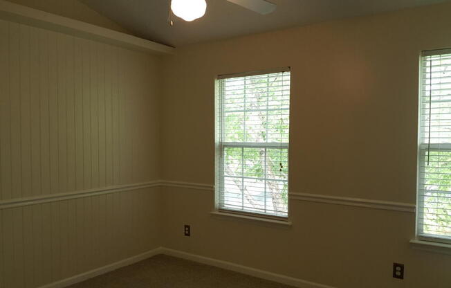 Available July 1st. Oak Bluff Townhome N Charleston