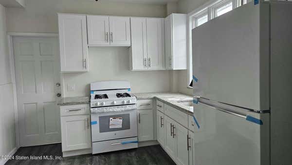 3 beds, 1 bath, 3,048 sqft, $3,200, Unit 2