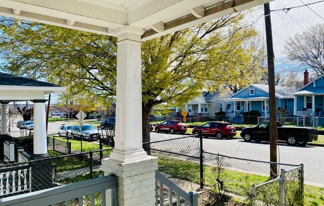 Charming 3bdrm/1.5bth Home Conveniently Located in Richmond's Southside!!