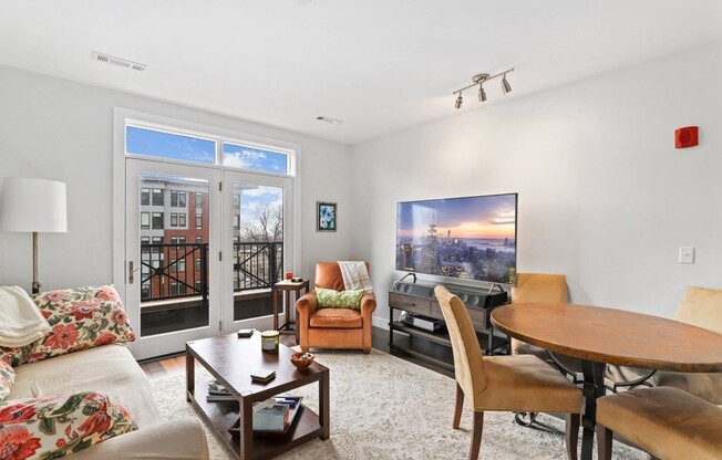 2 beds, 2 baths, 995 sqft, $4,100, Unit 302