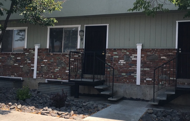 GATED 2 BED/2.5 BATH TOWN-HOME WITH LARGE FINISHED BASEMENT/CLOSE TO DOWNTOWN - RECENTLY REMODELED - NEW PAINT, FLOORING AND CARPET THROUGHOUT