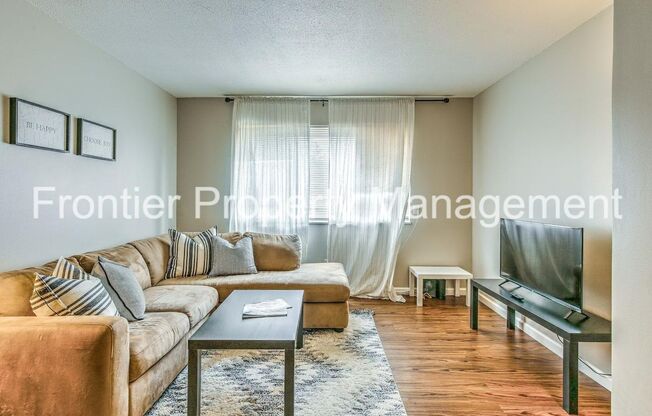 1 bed, 1 bath, 650 sqft, $895, Unit 2140 Hampton Ave #201