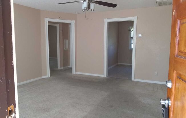 2 beds, 1 bath, $1,095