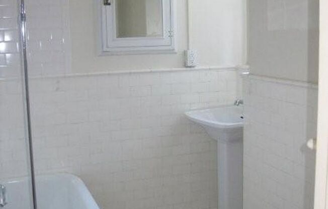 Studio, 1 bath, 500 sqft, $1,225, Unit A33
