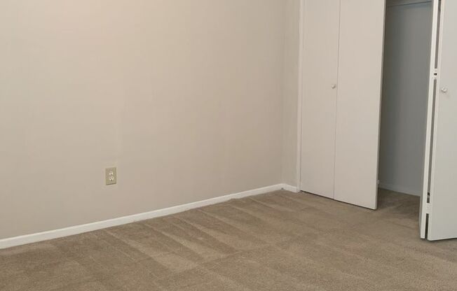 2 beds, 1 bath, 700 sqft, $880, Unit 9022