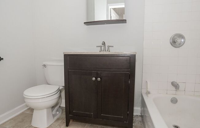 2 beds, 1 bath, 825 sqft, $2,895, Unit 3852-2