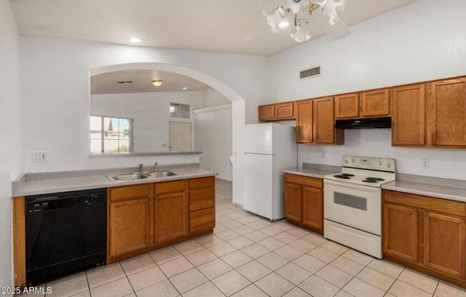 8759 W Coronado Rd, Phoenix - Nice 3 bed, 2 bath, large fenced yard