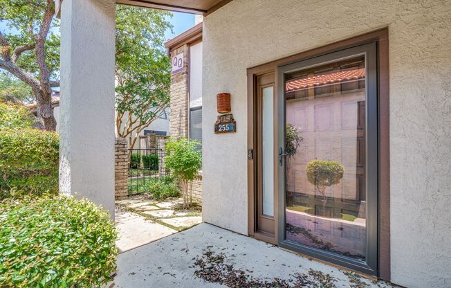 MOVE IN BY SEPTEMBER 18 & RECEIVE ONE MONTH FREE WITH A 18-MONTH LEASE!