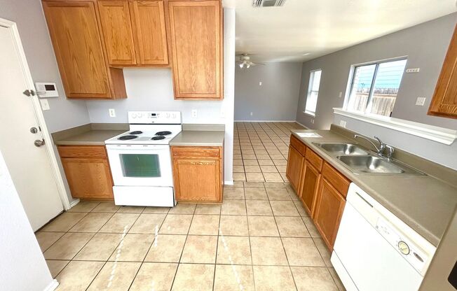 3 beds, 2 baths, $1,600