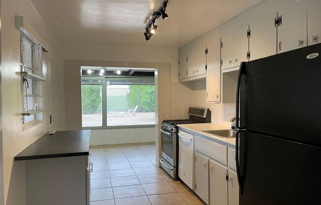 2 beds, 1 bath, $1,575