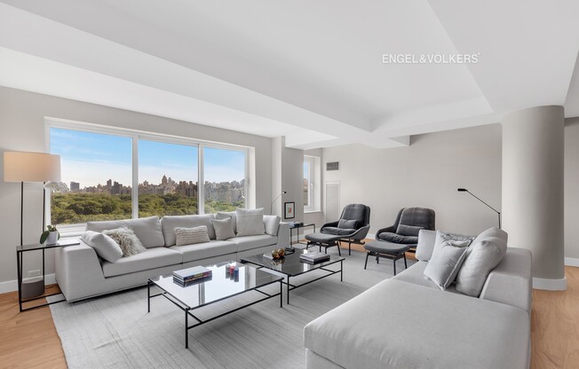 106 CENTRAL PARK S