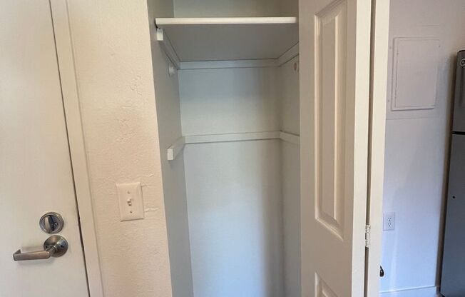 Studio, 1 bath, 480 sqft, $1,495, Unit 421