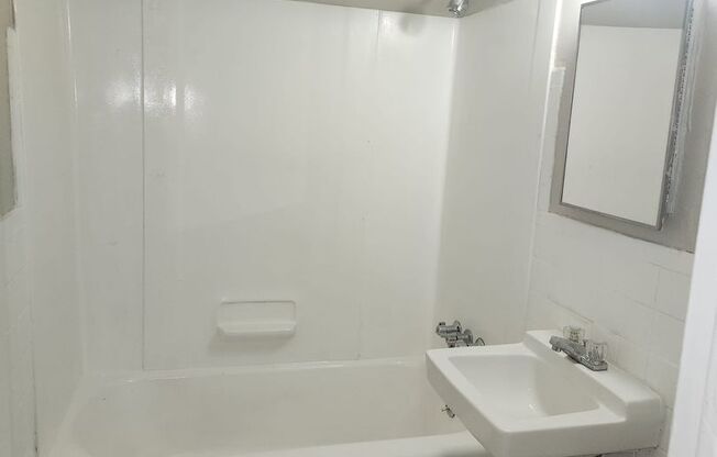 Studio, 1 bath, 400 sqft, $1,200, Unit 724