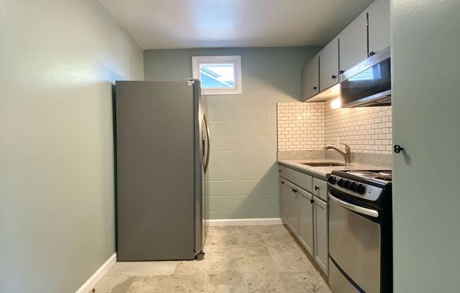 Studio, 1 bath, 435 sqft, $1,145, Unit Unit 4