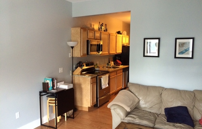 1 bed, 1 bath, 525 sqft, $975, Unit 6