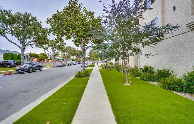 Secure and Convenient Multi-Unit Asset in Central Inglewood