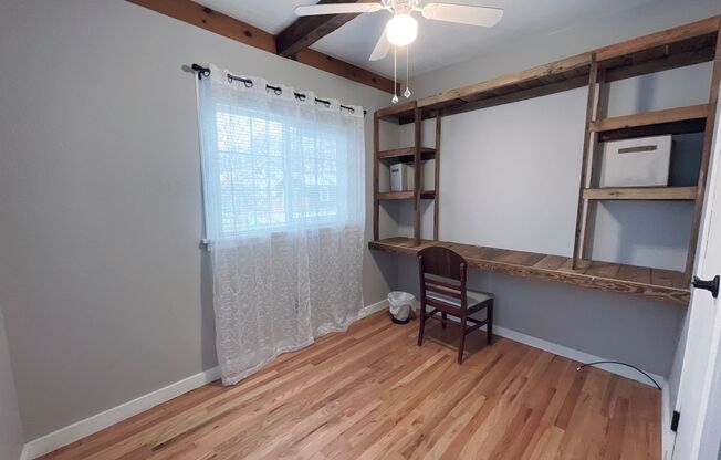 1 bedroom + office, downtown bungalow