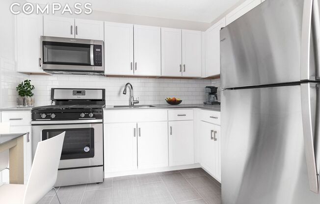 3 beds, 1.5 baths, $4,450, Unit B18C