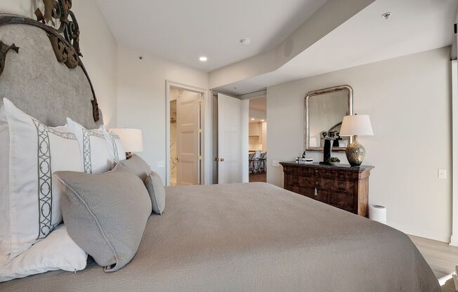 3 beds, 3.5 baths, $10,000, Unit Units 1005-1006