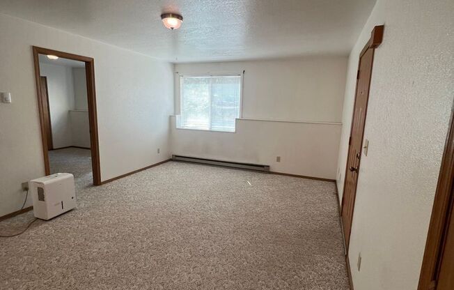 2 beds, 1 bath, $1,195, Unit C