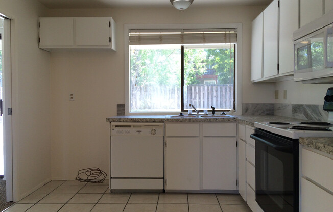 3bed 2 bath House For Rent!