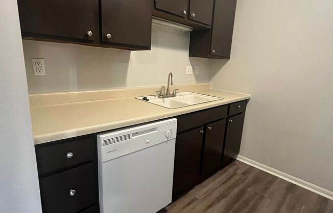 2 beds, 1 bath, 775 sqft, $880, Unit 366L
