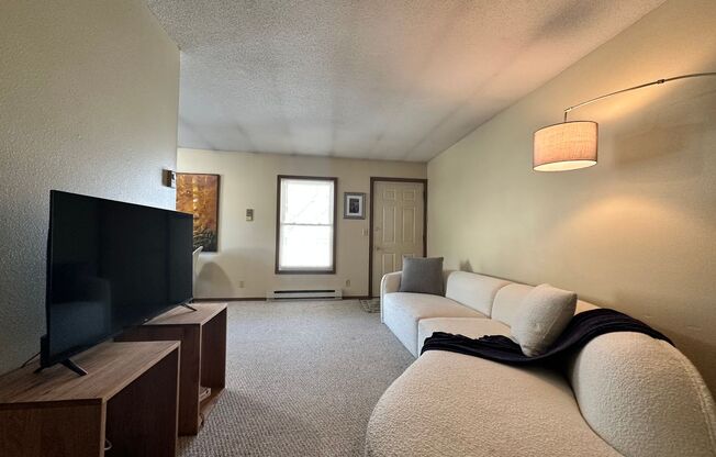 2 beds, 1 bath, $1,075