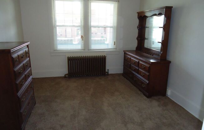 2 beds, 1 bath, $1,480, Unit 1STFL