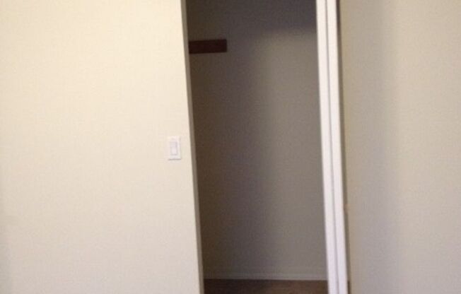 1 bed, 1 bath, 590 sqft, $1,300, Unit 2