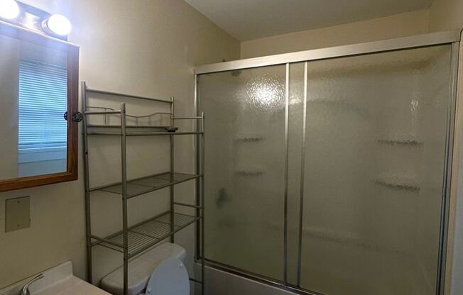 1 bed, 1 bath, $1,300