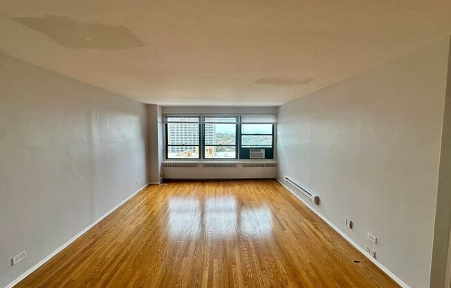 1 bed, 1 bath, 700 sqft, $1,900, Unit 418-1609