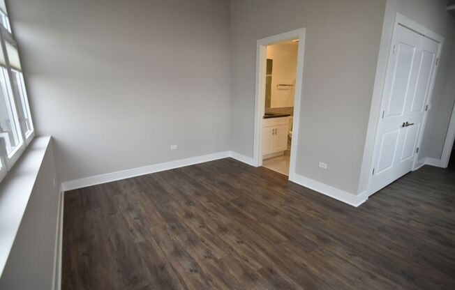 2 beds, 2 baths, 976 sqft, $4,275, Unit 3833-722