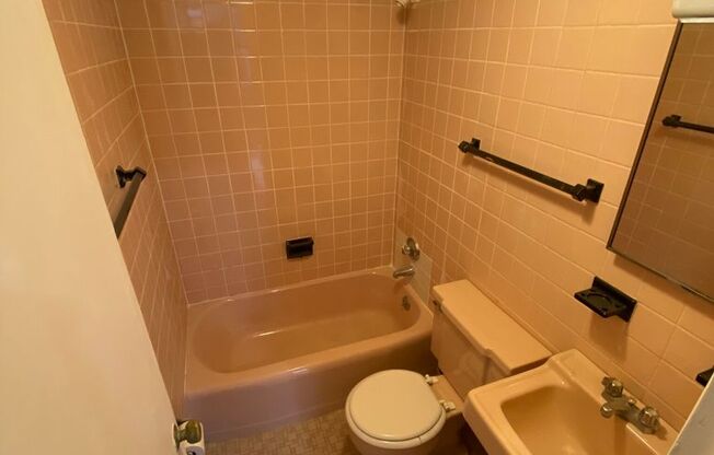 Affordable Apt in Perfect Location Near EVEYTHING.  Heart of Allston Village.  Ht/HW Included