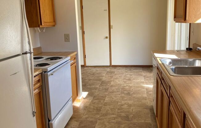 3 beds, 1 bath, $2,495