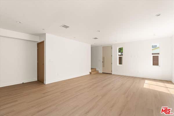 5910 1/2 MAMMOTH AVE