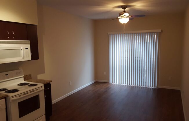 1 bed, 1 bath, 492 sqft, $1,355, Unit 1-212