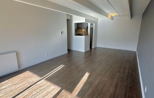 1 bed, 1 bath, 890 sqft, $1,449, Unit 211