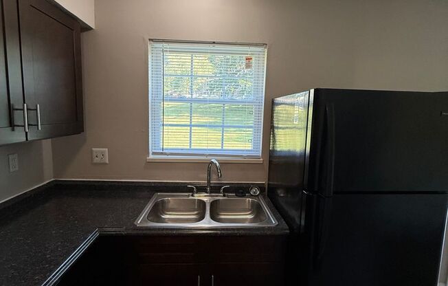 3 beds, 1.5 baths, $1,280, Unit LD4807