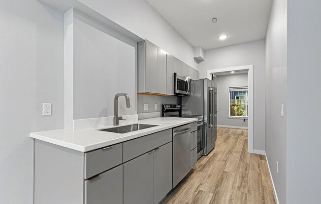 7150 N GREENWICH AVE