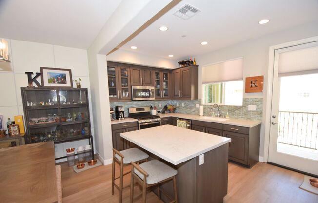 3BED/3.5BATH Townhome in Camarillo
