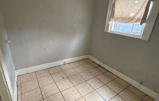 2 beds, 1 bath, $2,140