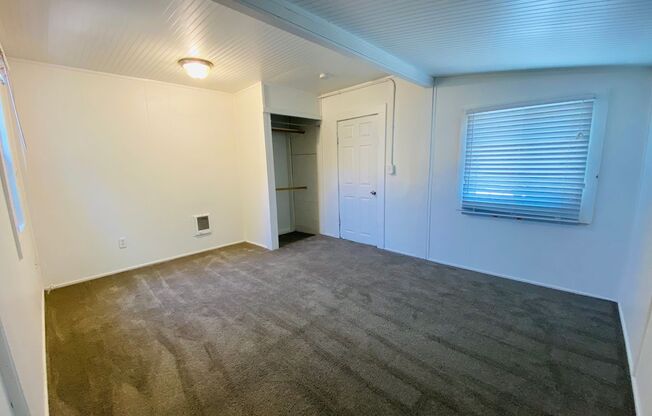 Centrally Located 2 BR - 1 BA in Redmond