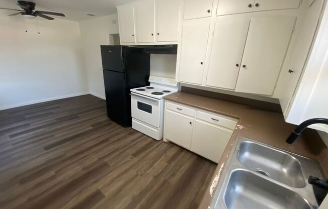 2 beds, 1 bath, $895