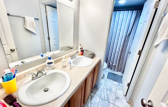 2 beds, 1 bath, 768 sqft, $2,380, Unit 322